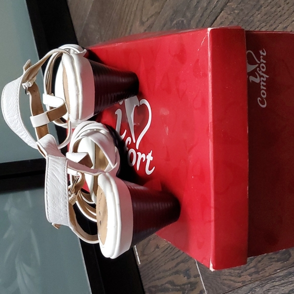 New with Box I ♡ Comfort Shoes - Picture 4 of 6